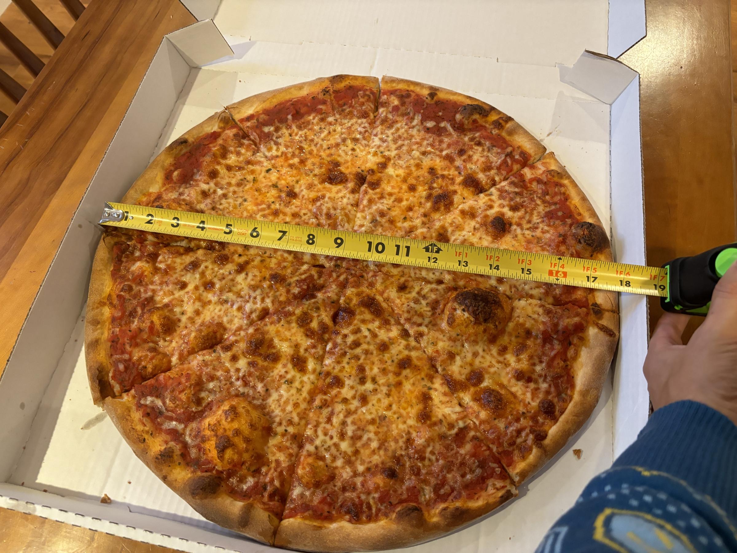 La Pizza pizza measurement