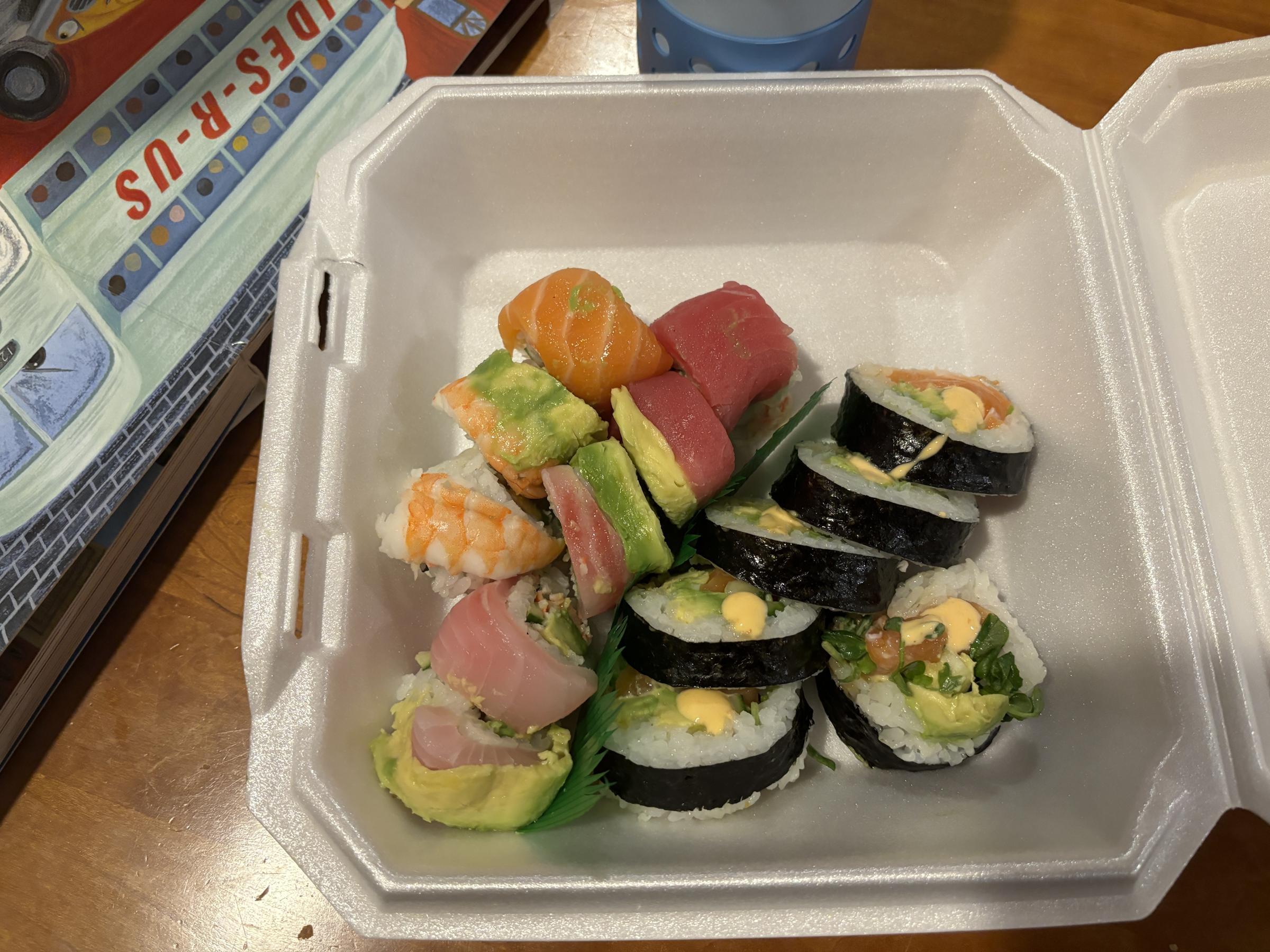 Top Sushi rainbow roll
