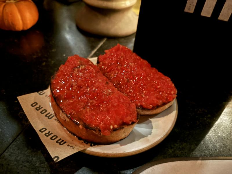 Bar Moro pan con tomate