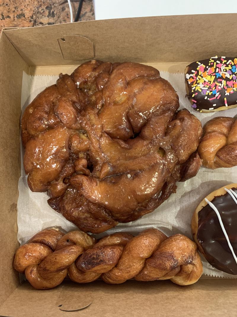 Boogyz boogyz apple fritter