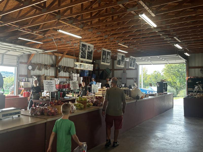 Braeutigam Orchards general store sales