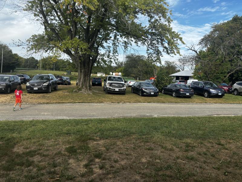 Braeutigam Orchards parking 2