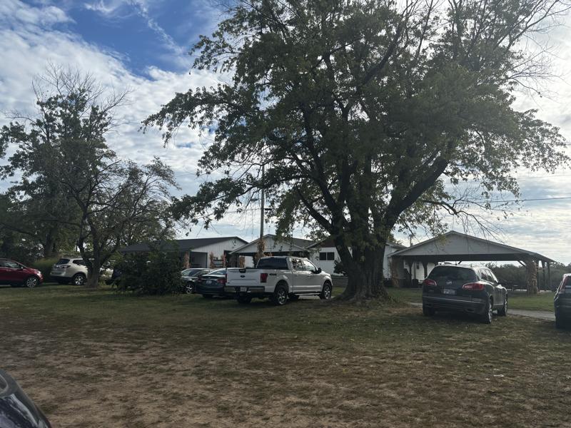 Braeutigam Orchards parking