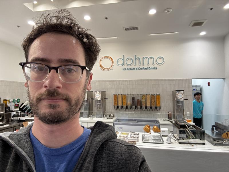 Dohmo inside selfie