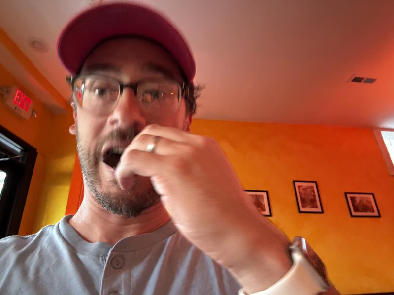 El Molino selfie bite