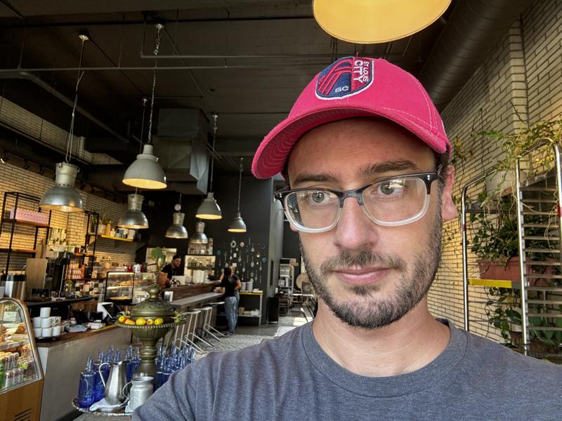 Florentin indoor selfie