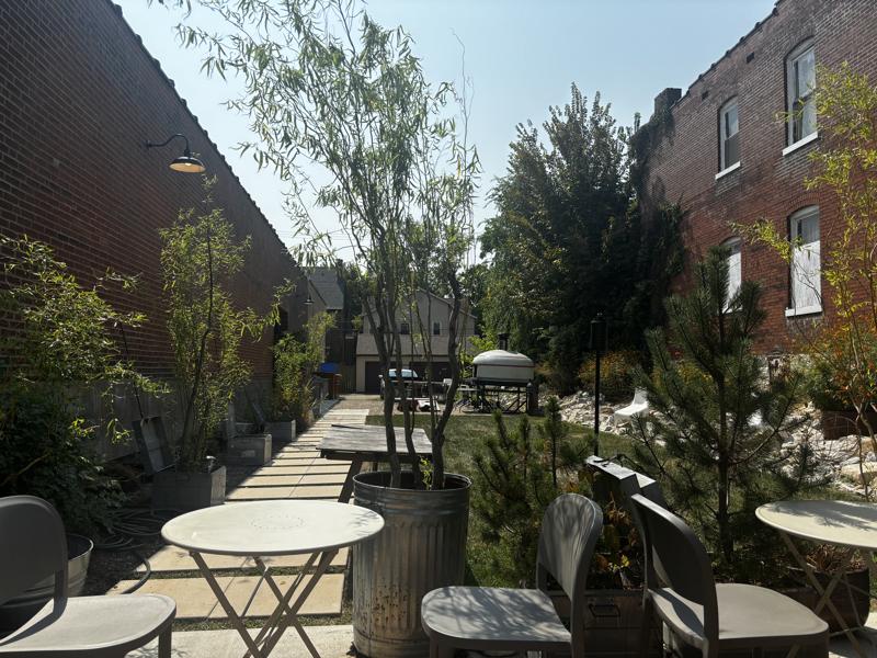 Florentin outdoor seating