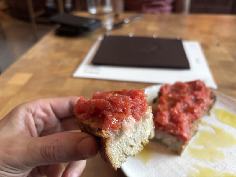 Idol Wolf pan come tomate bite