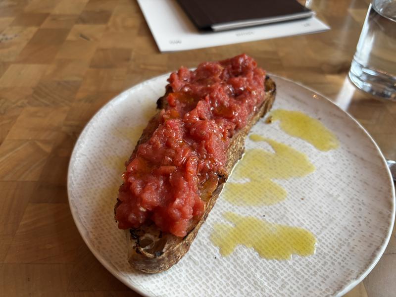 Idol Wolf pan con tomate