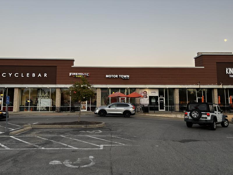 Motor Town Pizza parking