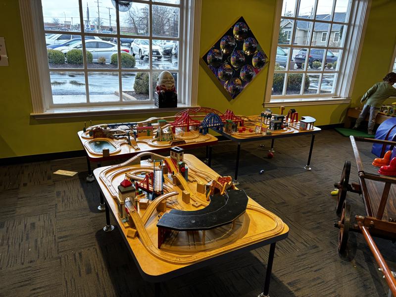 Myseum under five trains