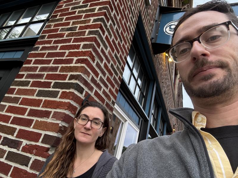 Session Taco outside selfie