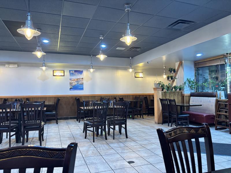 Yiro Gyro inside seating